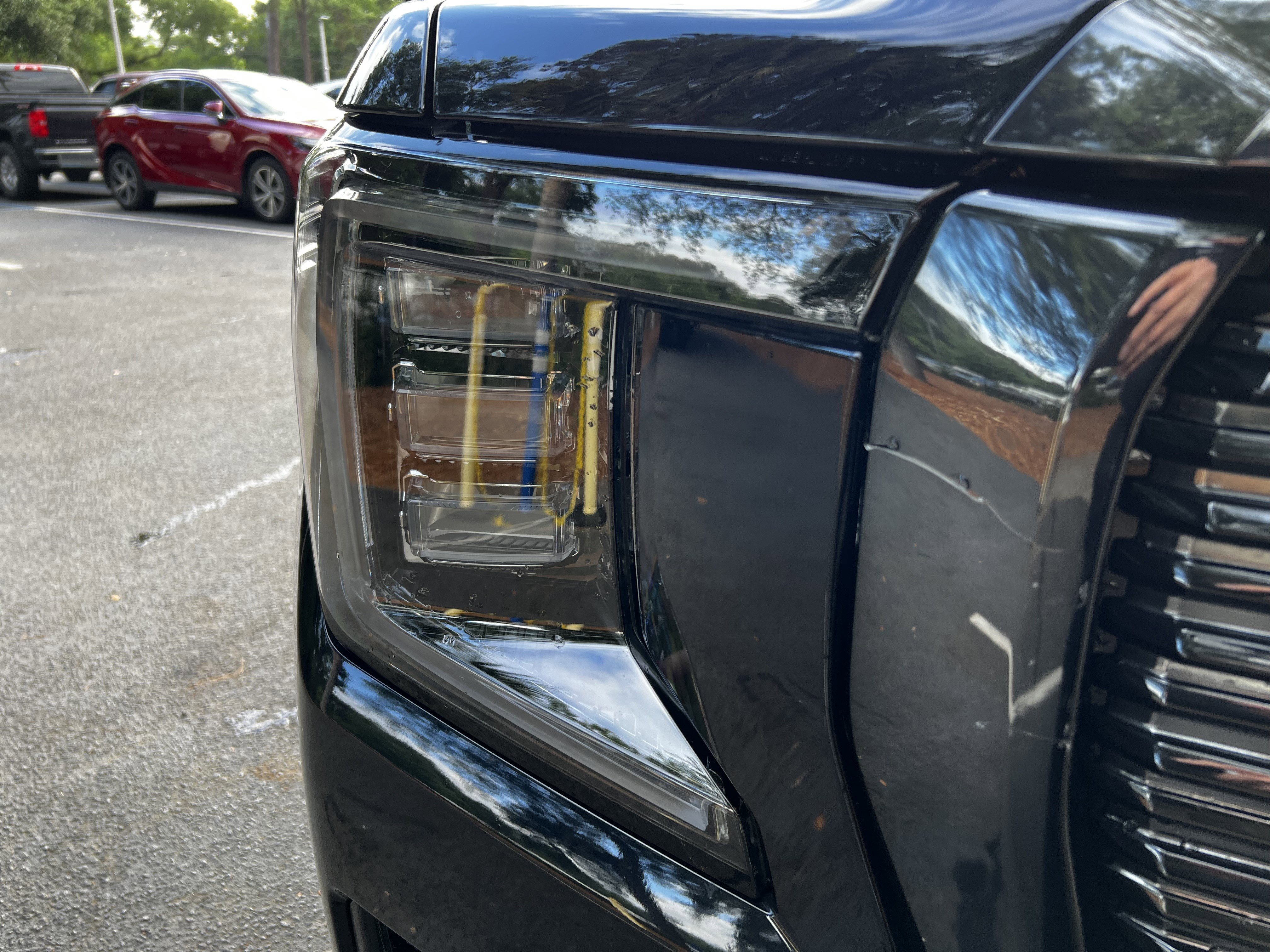 Used 2023 GMC Yukon Denali Ultimate AWD/4WD image 12