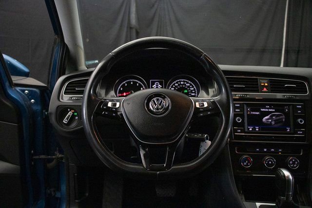 Used 2018 Volkswagen Golf S image 21