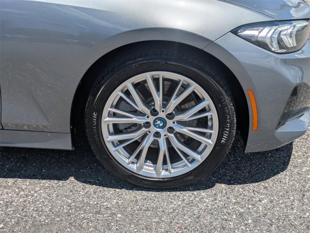 Used 2024 BMW 330e image 11