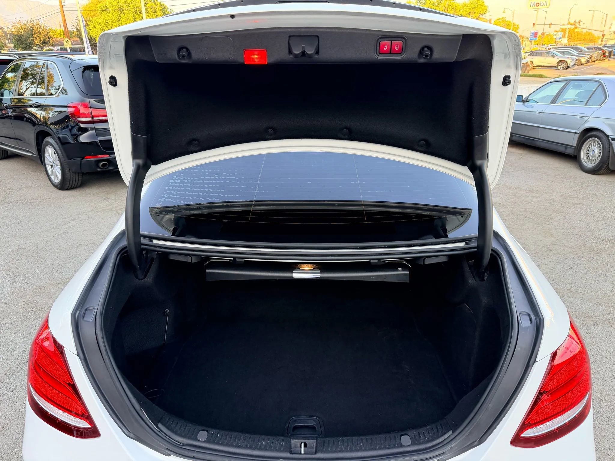 Used 2019 Mercedes-Benz E 300 image 26