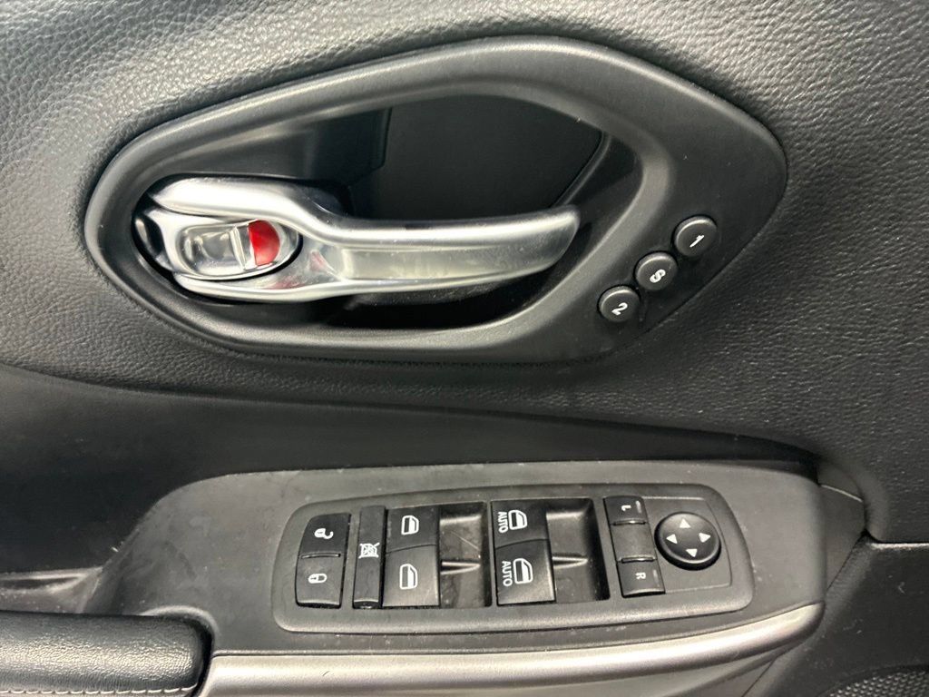 Used 2021 Jeep Cherokee Limited AWD/4WD image 18