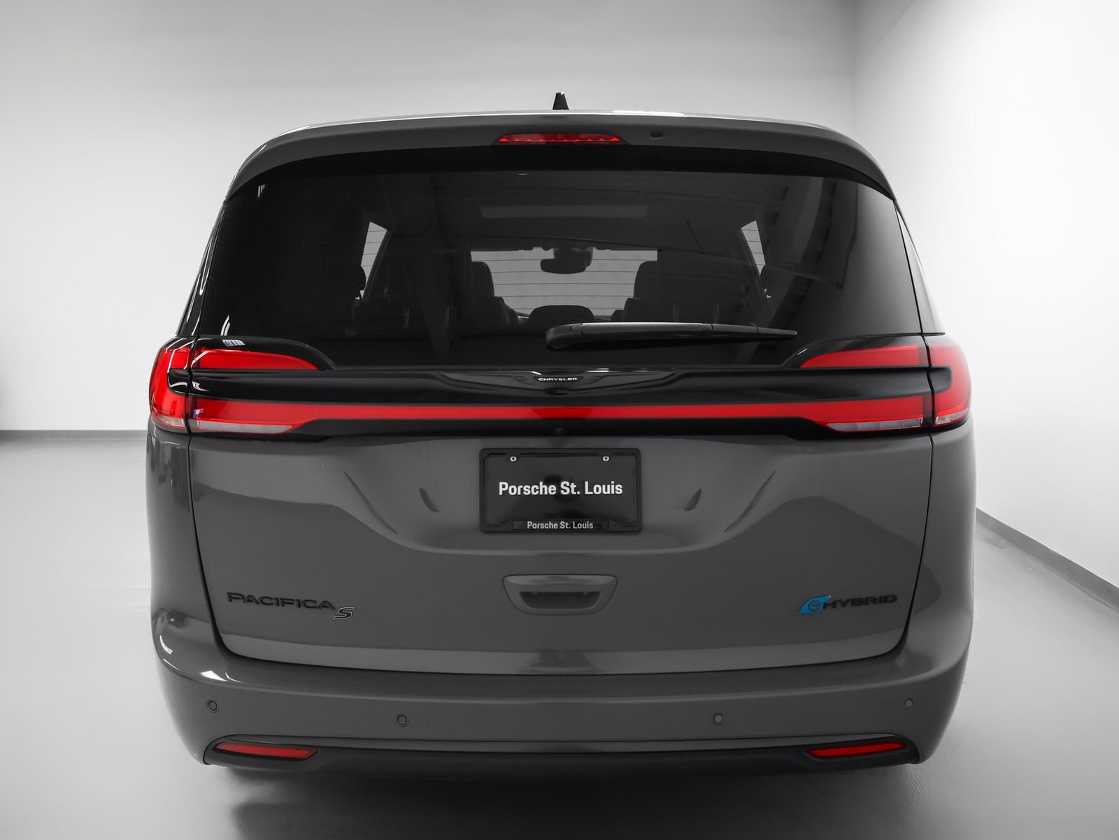Used 2023 Chrysler Pacifica Limited w/ S Appearance Package FWD image 11