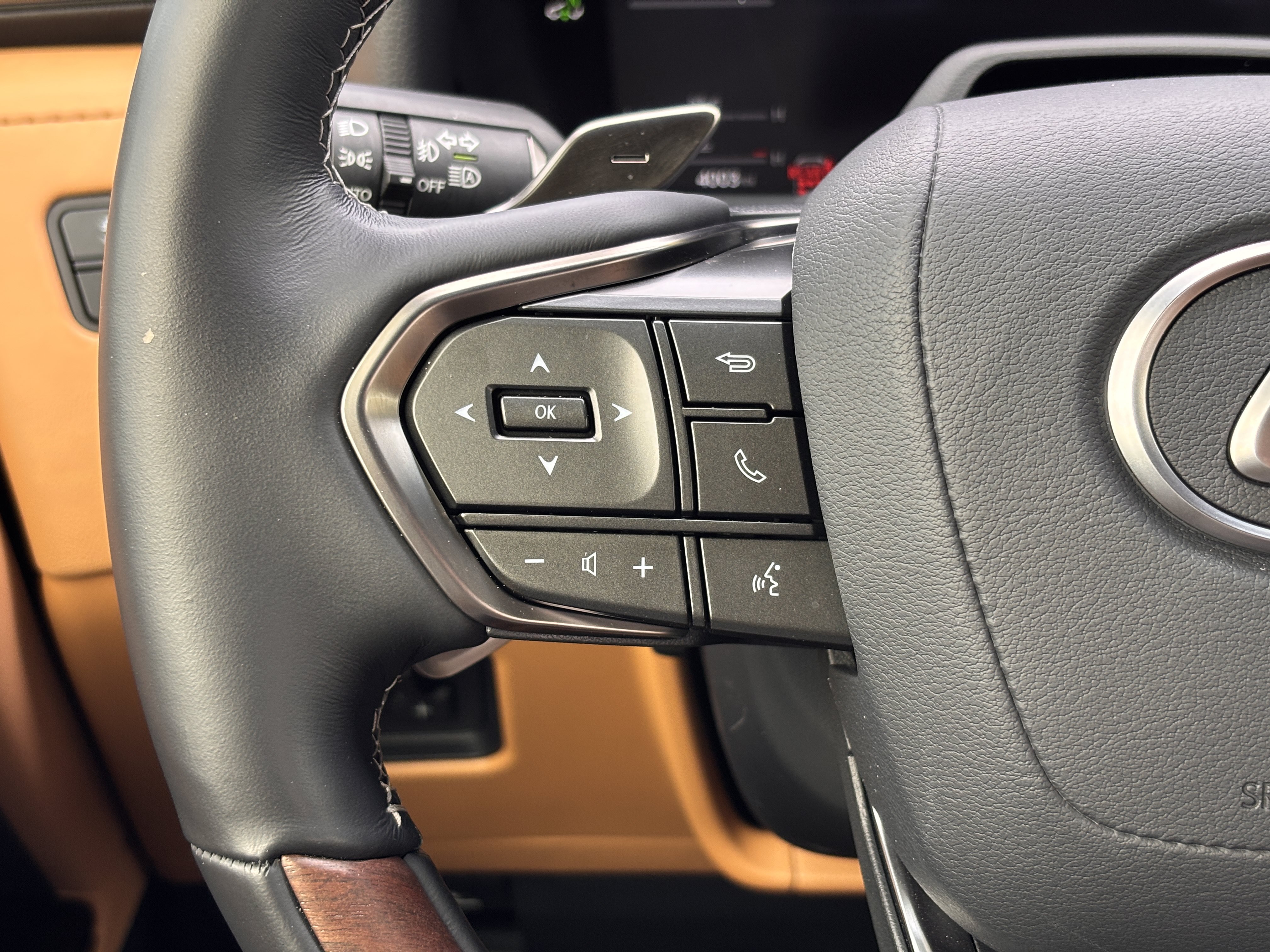 Certified 2026 Lexus LX 600 4WD w/ Accessory Package (Z1) image 20