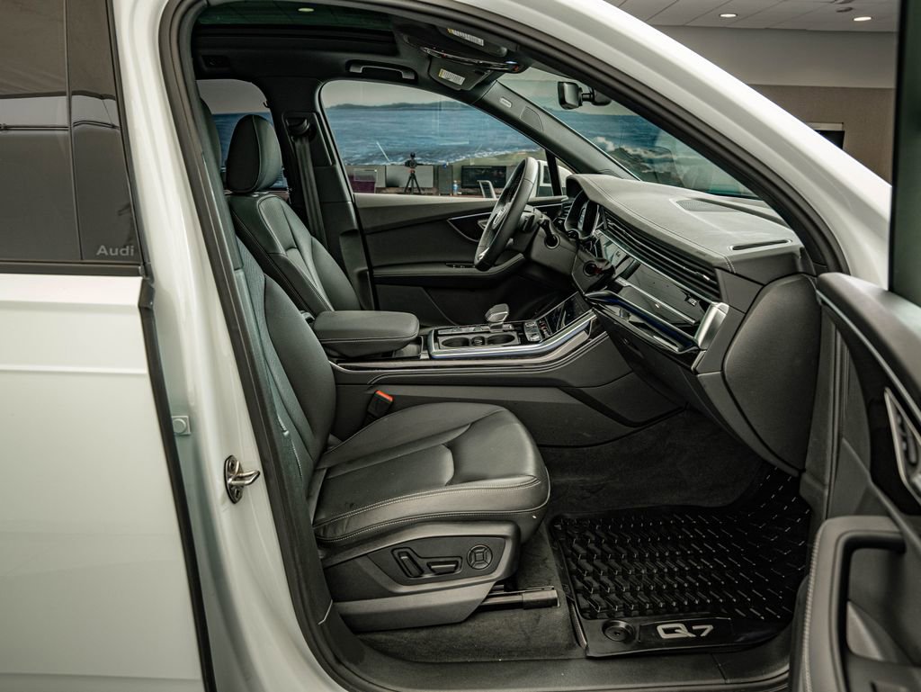 Used 2025 Audi Q7 3.0T Premium Plus w/ Premium Plus Package image 36