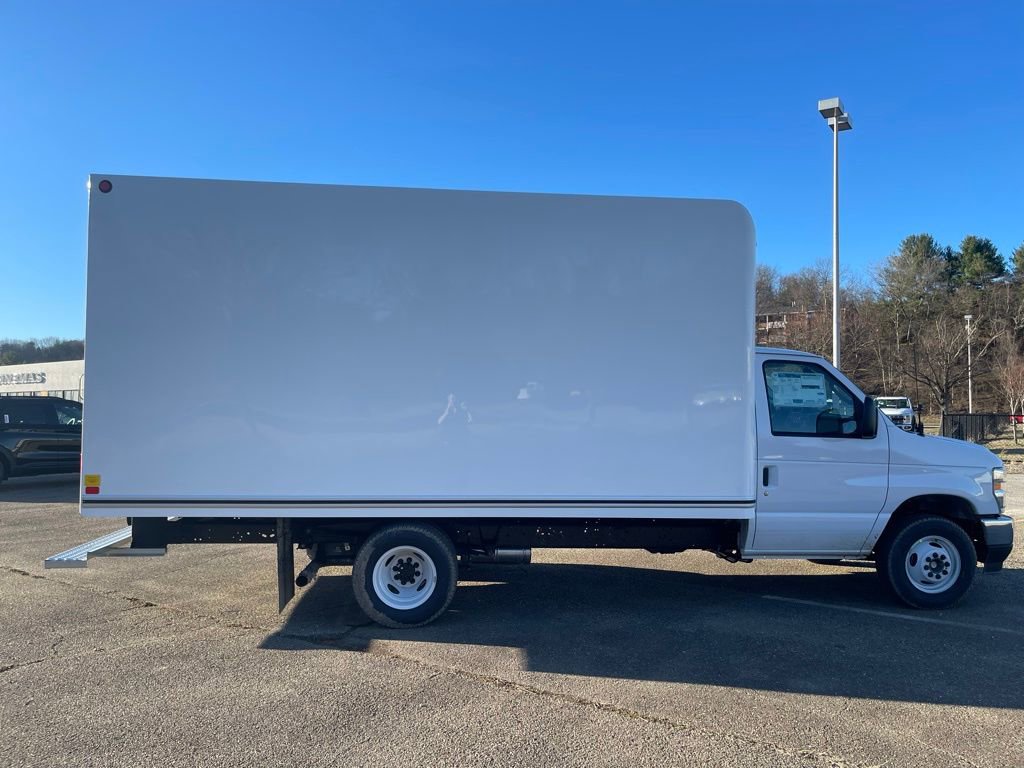 New 2027 Ford E-350 and Econoline 350 Super Duty w/ Power Equipment Group image 7