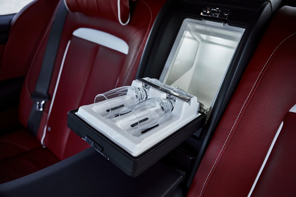 Used 2024 Rolls-Royce Cullinan Black Badge w/ Dark Exterior Package AWD/4WD image 64