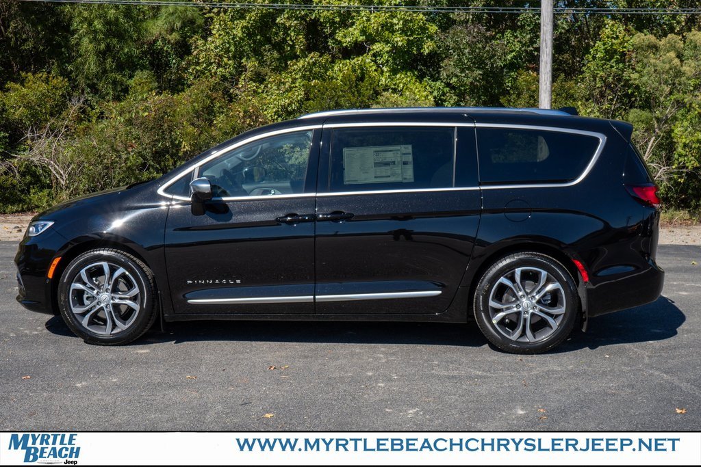 New 2026 Chrysler Pacifica Pinnacle image 3