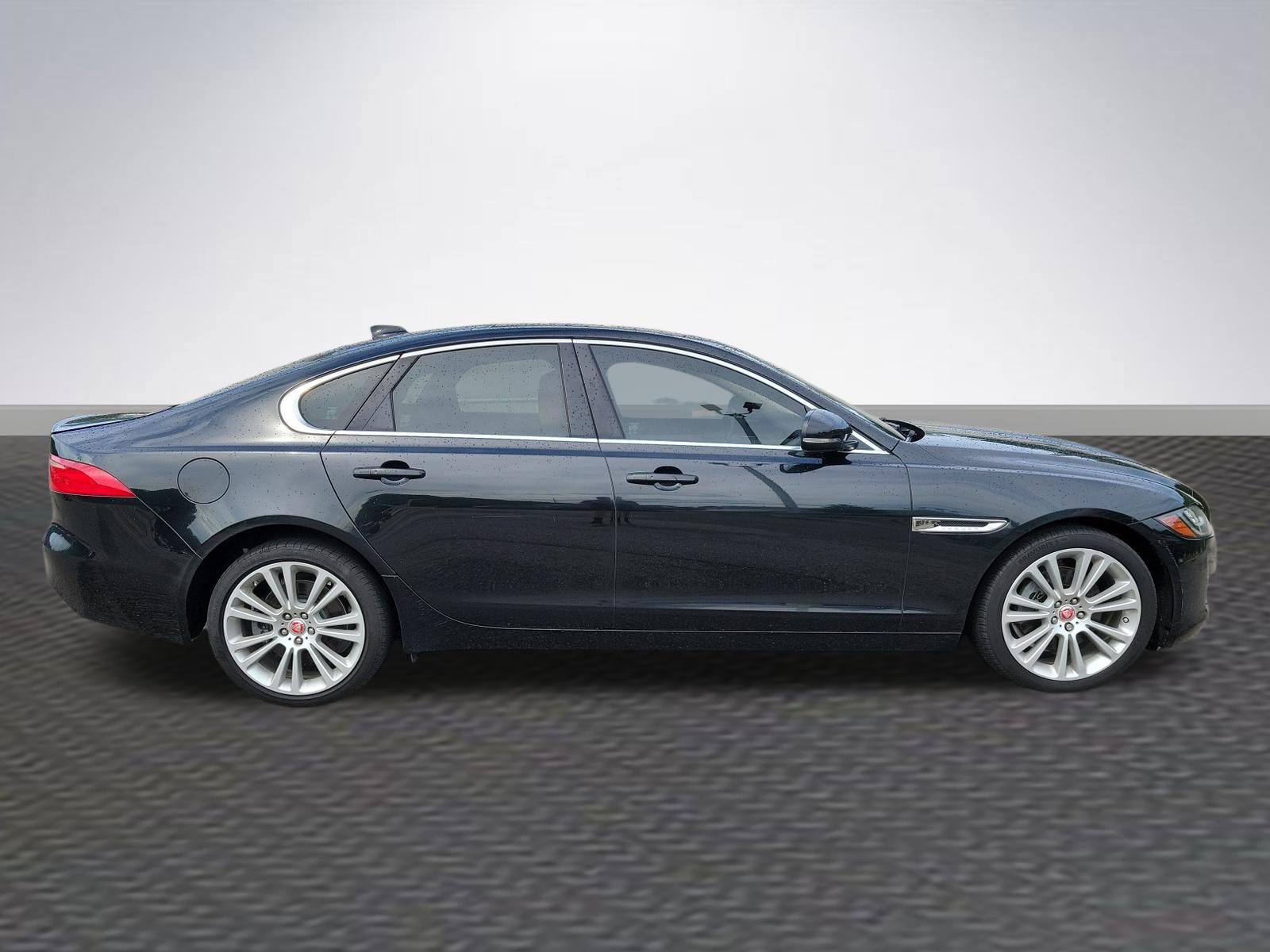 Used 2020 Jaguar XF Premium AWD/4WD image 4