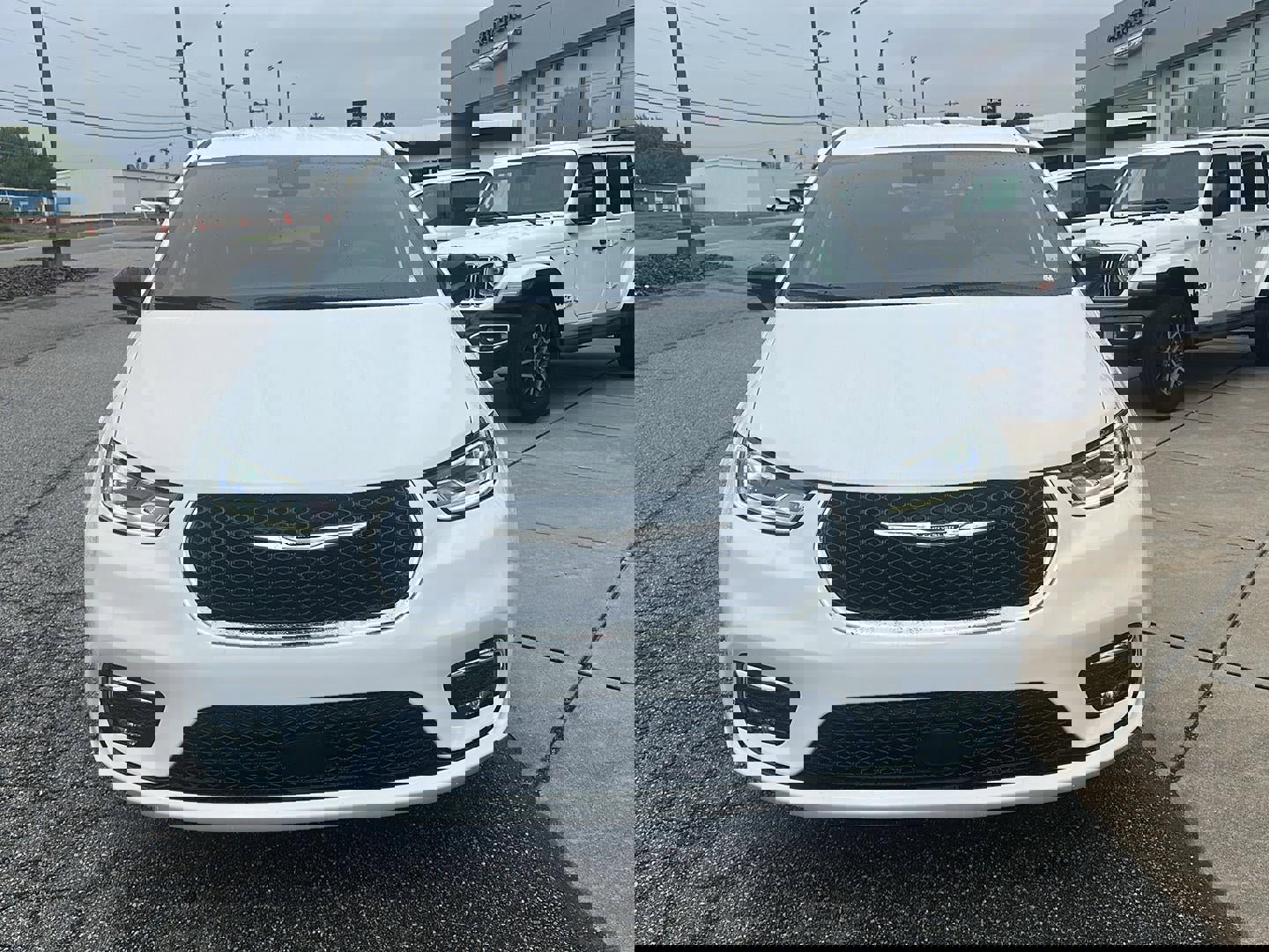 New 2026 Chrysler Pacifica Select image 2