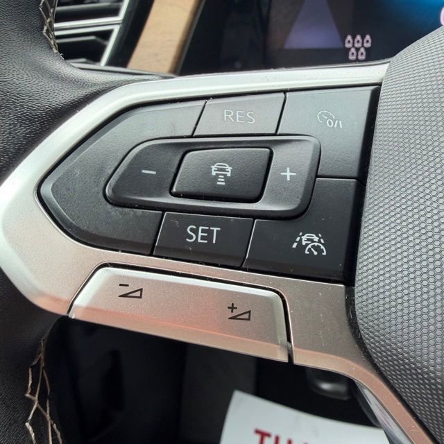 Used 2025 Volkswagen Atlas SE AWD/4WD image 24