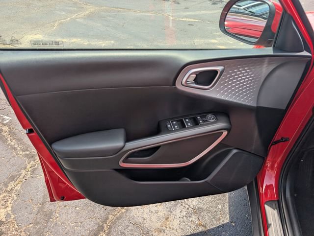 Used 2023 Kia Soul LX w/ LX Technology Package FWD image 14