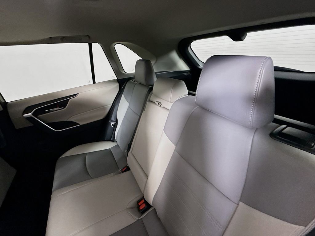 Used 2021 Toyota RAV4 XLE Premium image 24