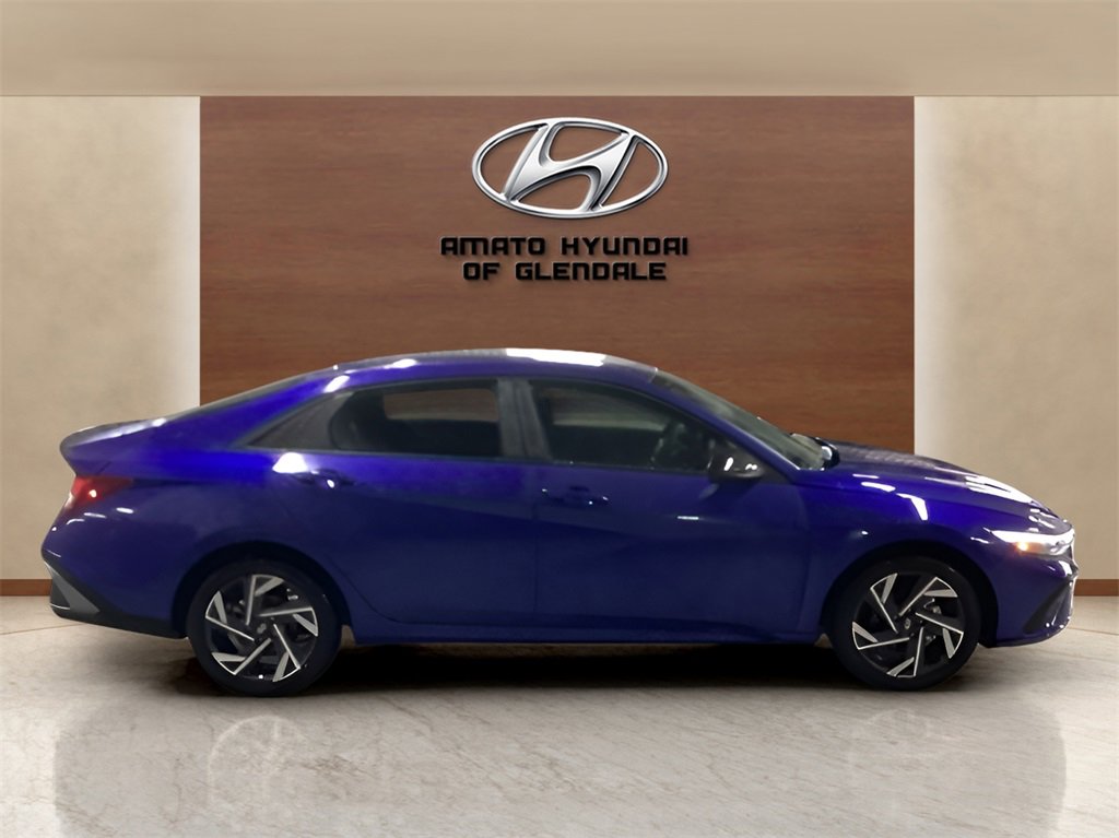 Used 2025 Hyundai Elantra Sport image 6