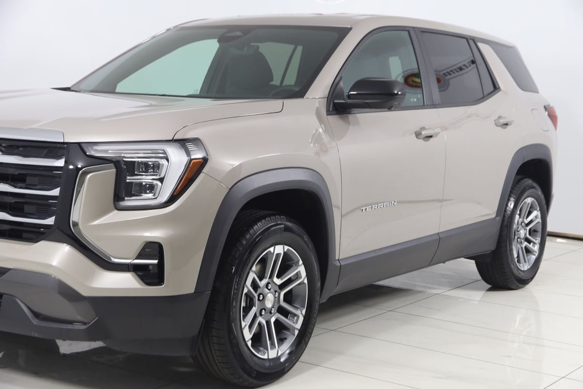 Used 2025 GMC Terrain Elevation w/ Technology Package II AWD/4WD image 49