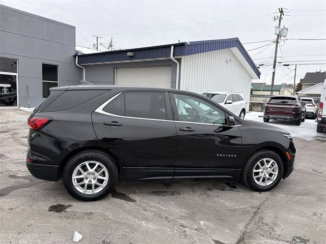 Used 2022 Chevrolet Equinox LT w/ Driver Convenience Package image 2