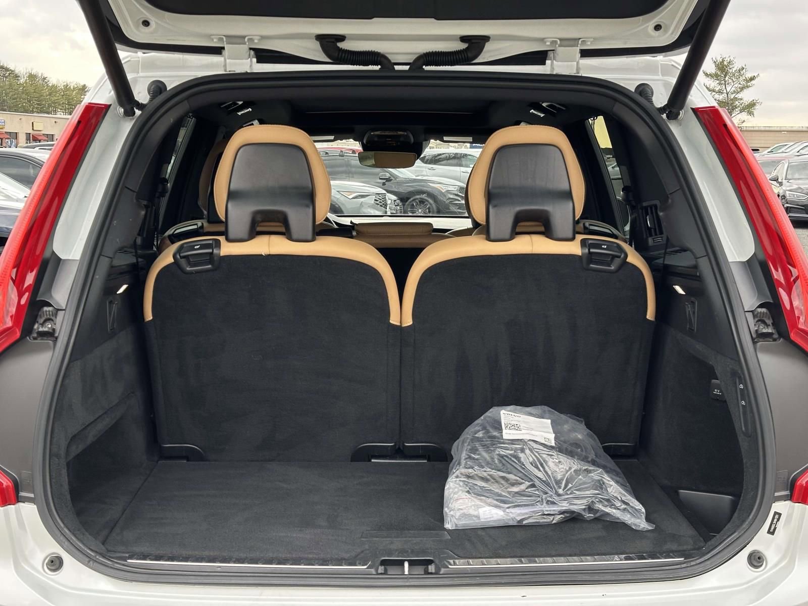 Used 2022 Volvo XC90 T8 Inscription w/ Advanced Package image 12