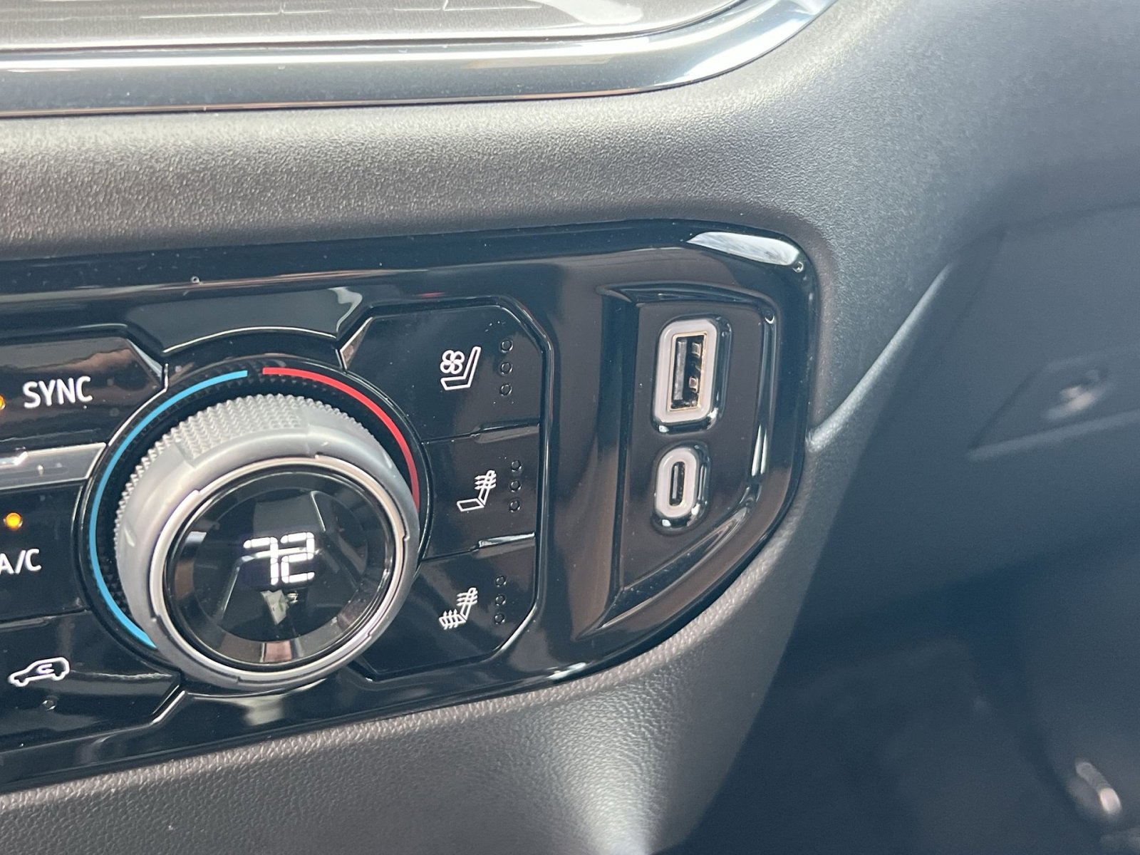 Used 2024 Chevrolet Silverado 1500 High Country image 32