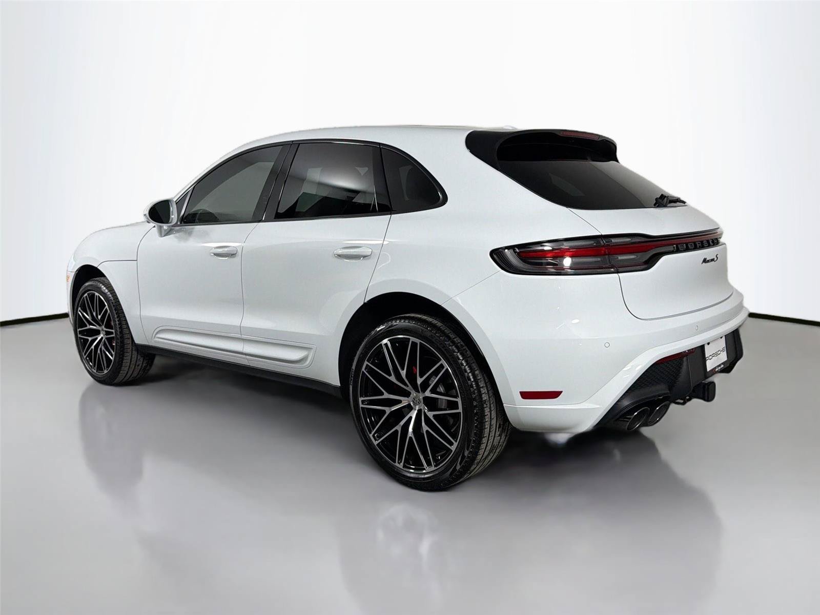 Certified 2025 Porsche Macan S AWD/4WD image 3