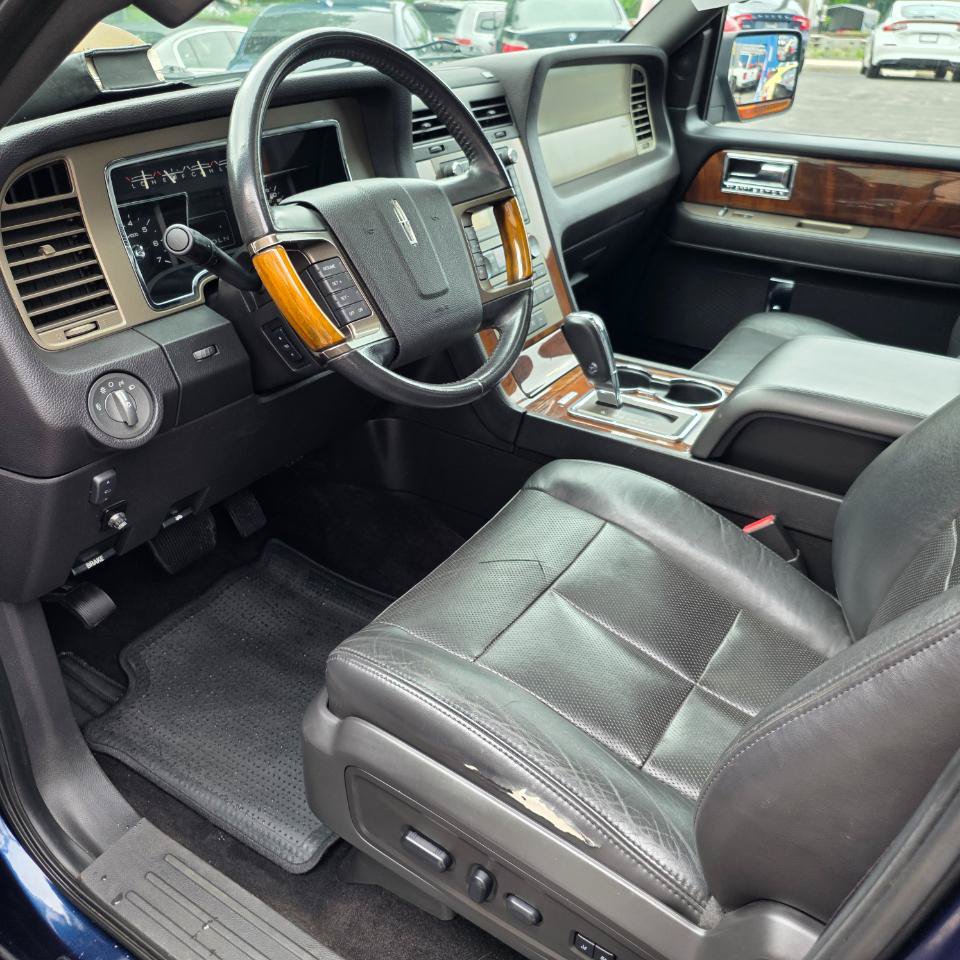 Used 2014 Lincoln Navigator 4WD image 21