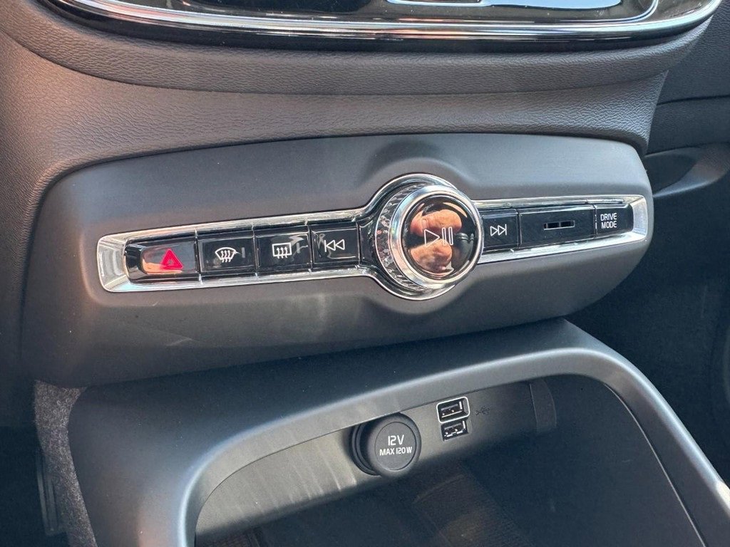 Used 2022 Volvo XC40 T5 Inscription image 19