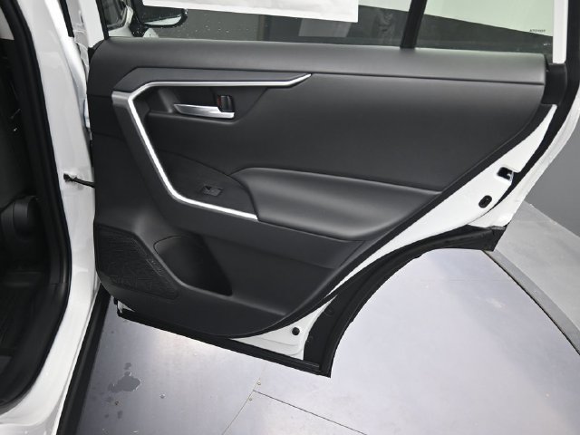 Used 2025 Toyota RAV4 XLE AWD/4WD image 15