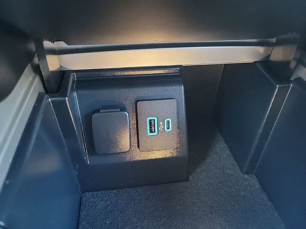 Certified 2023 Ford Explorer XLT w/ Class IV Trailer Tow Package image 31