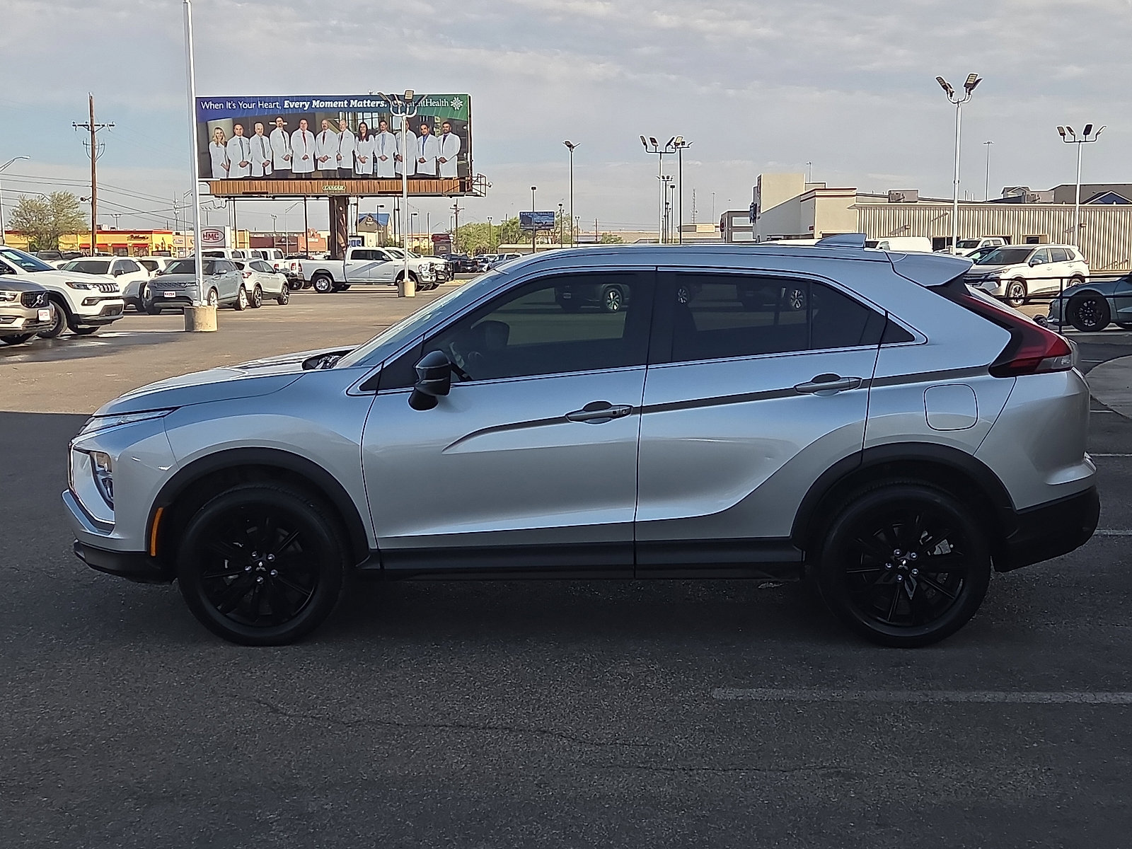 Used 2024 Mitsubishi Eclipse Cross LE AWD/4WD image 2