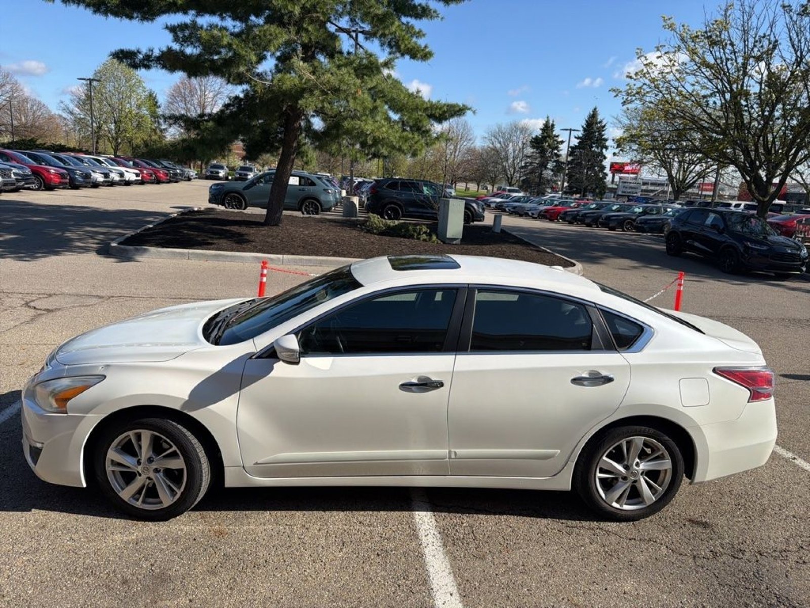 Used 2014 Nissan Altima 2.5 SV w/ Convenience Package image 7