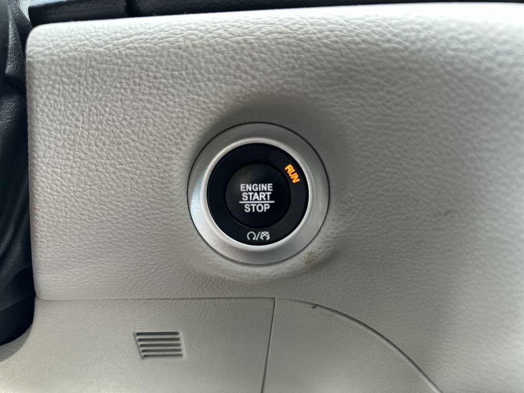 Used 2023 Chrysler Pacifica Limited FWD image 23