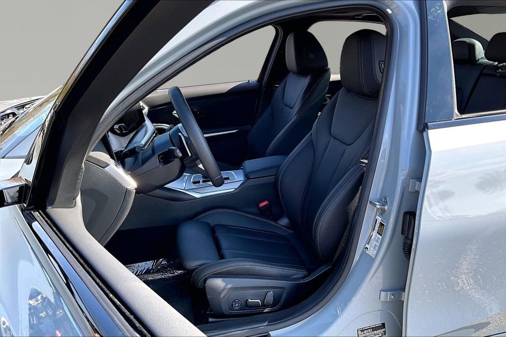 Used 2026 BMW 330i Sedan w/ M Sport Package image 15