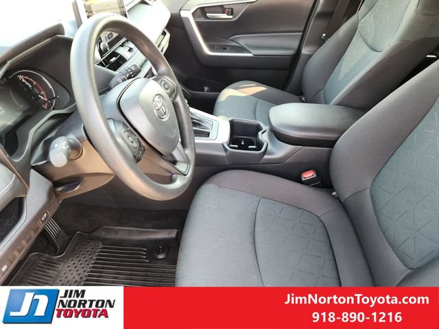 Used 2025 Toyota RAV4 XLE w/ Convenience Package FWD image 15