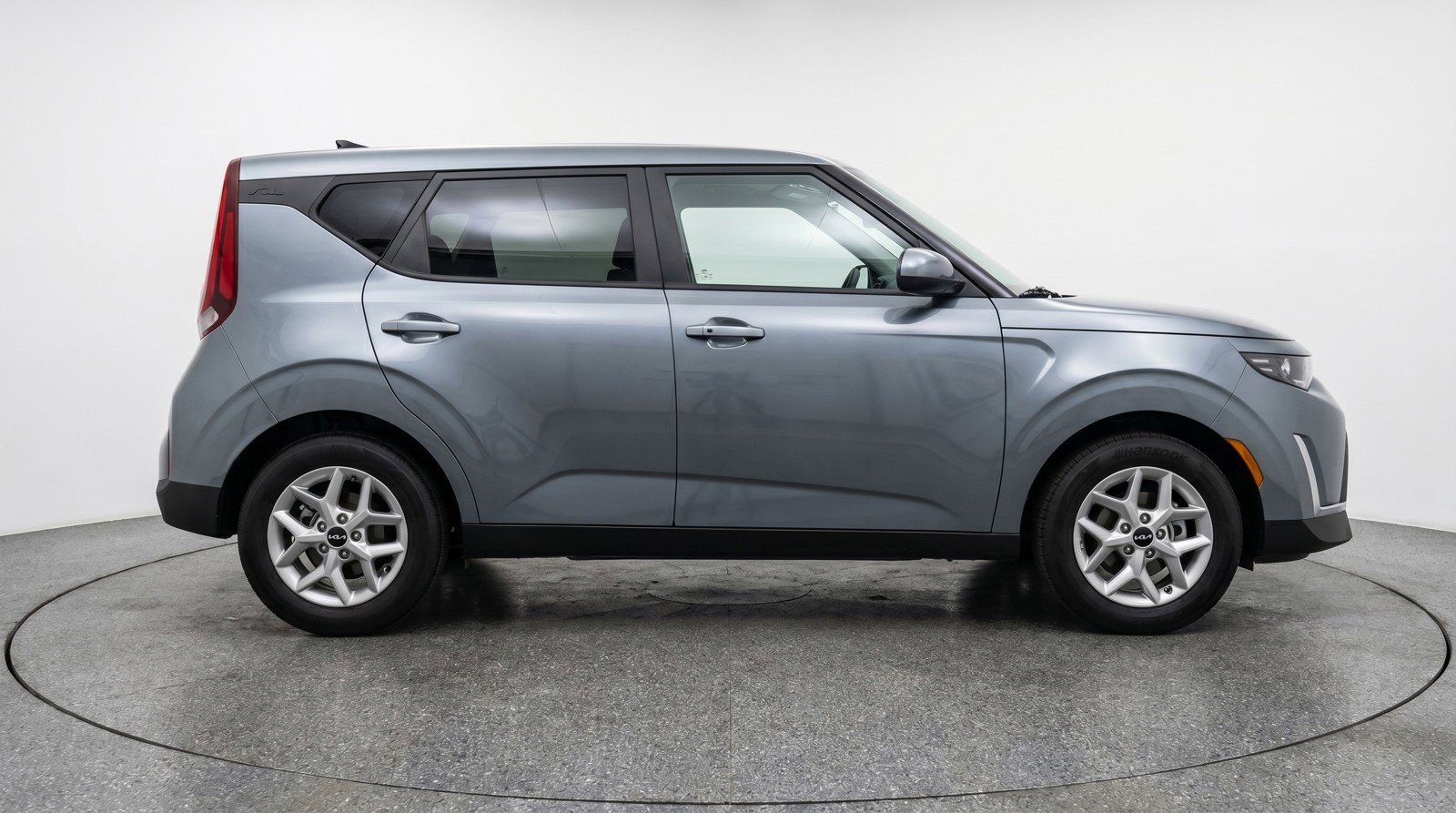 Used 2025 Kia Soul LX w/ LX Technology Package FWD image 11