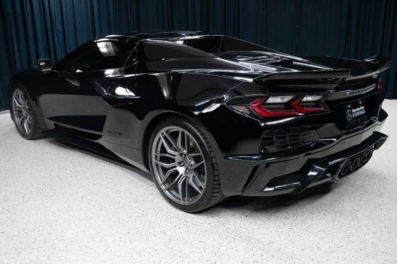 Used 2024 Chevrolet Corvette Z06 RWD image 7