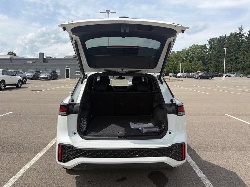 New 2026 Volkswagen Tiguan SE R-Line AWD/4WD image 5