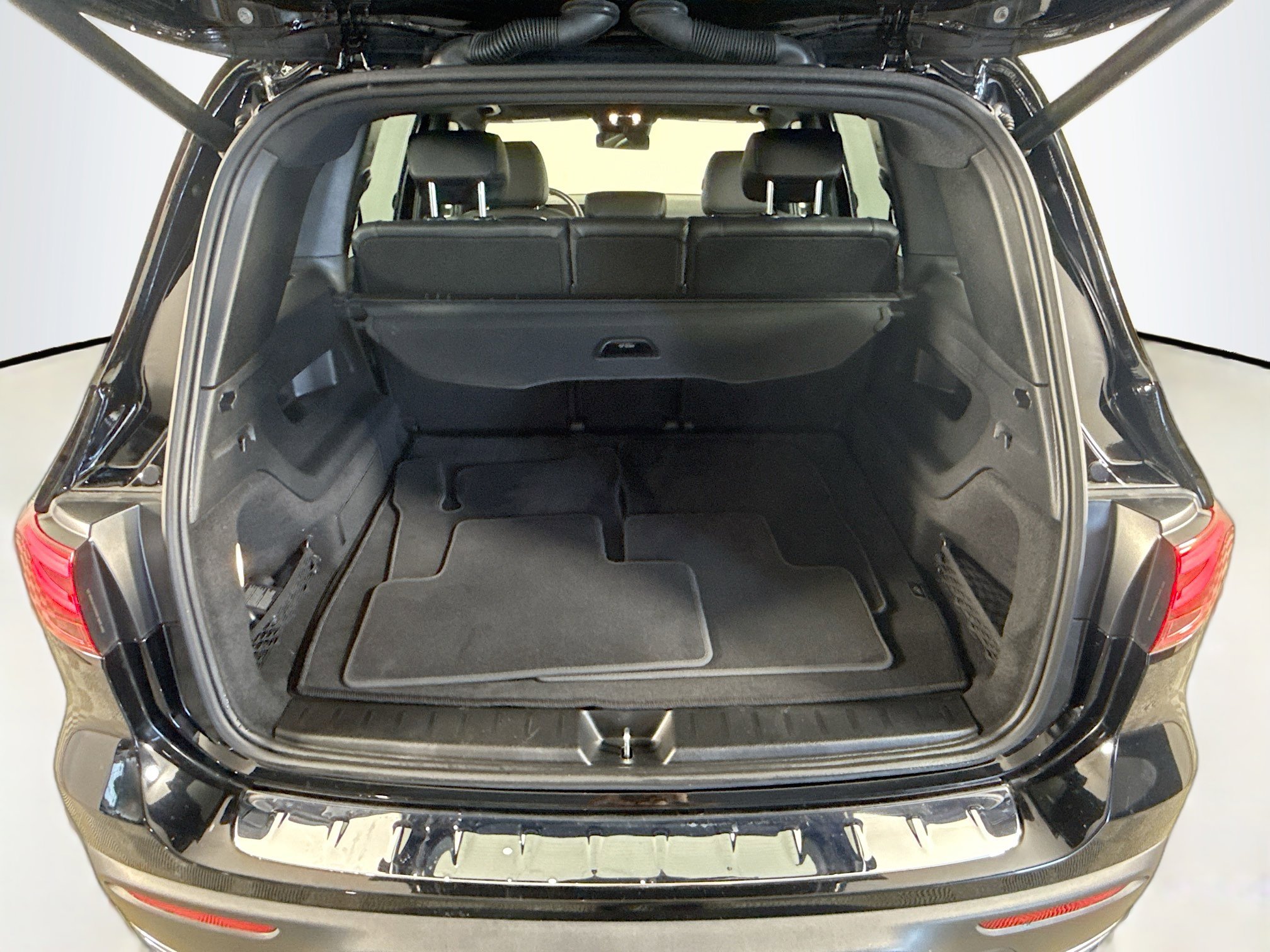 Used 2024 Mercedes-Benz EQB 300 4MATIC image 35