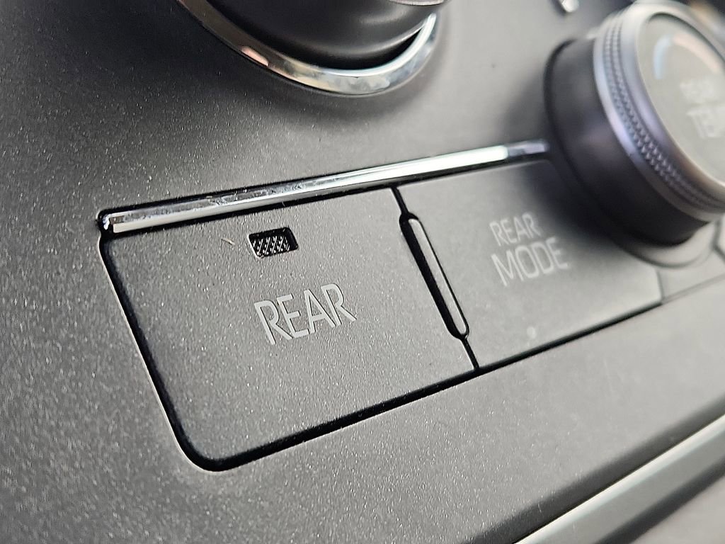 Used 2020 Toyota Sienna L image 26