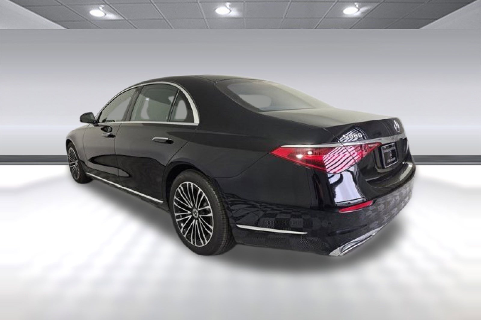 Used 2024 Mercedes-Benz S 580 4MATIC Sedan image 2