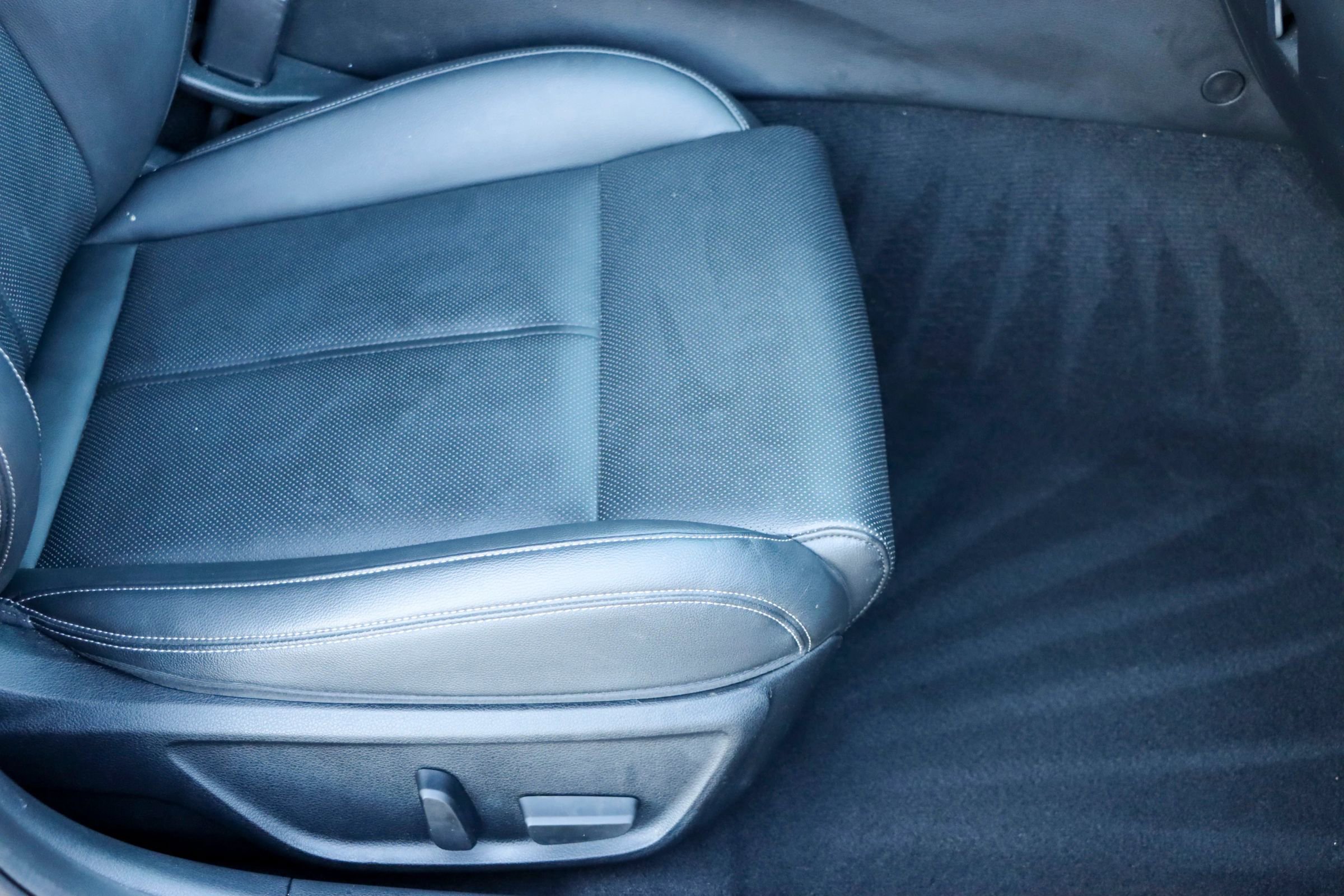 Used 2019 Genesis G70 2.0T Advanced image 21