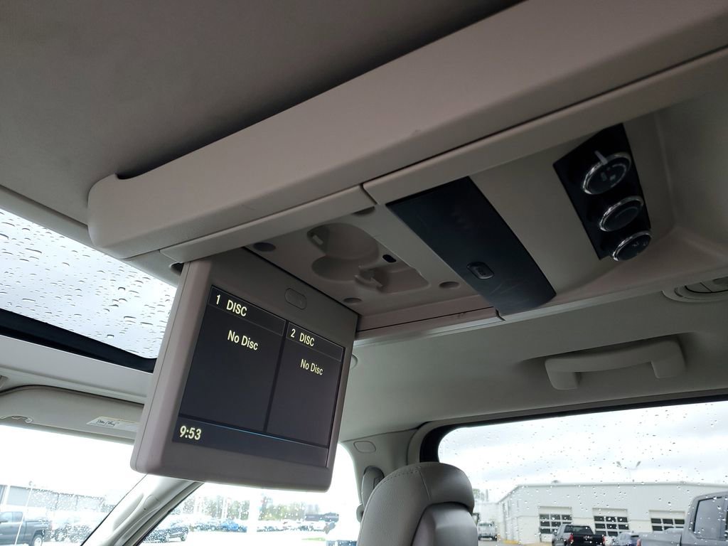 Used 2016 Chrysler Town & Country Touring-L image 28