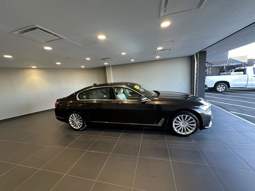 Used 2016 BMW 740i image 4