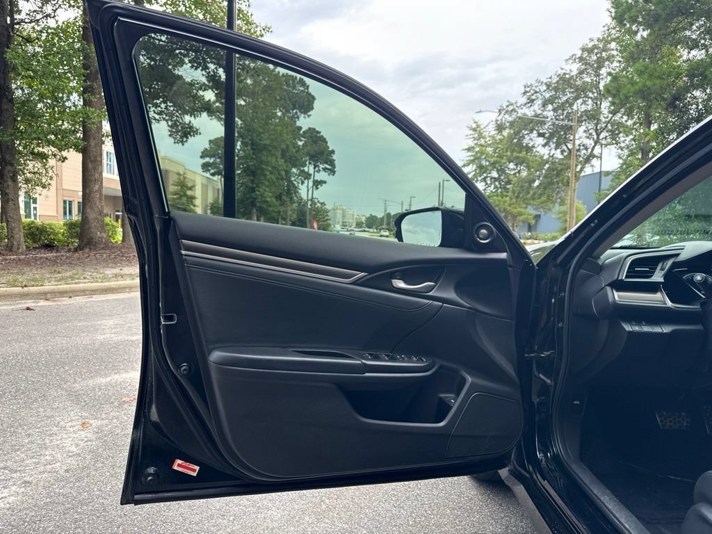 Used 2019 Honda Civic Touring image 10