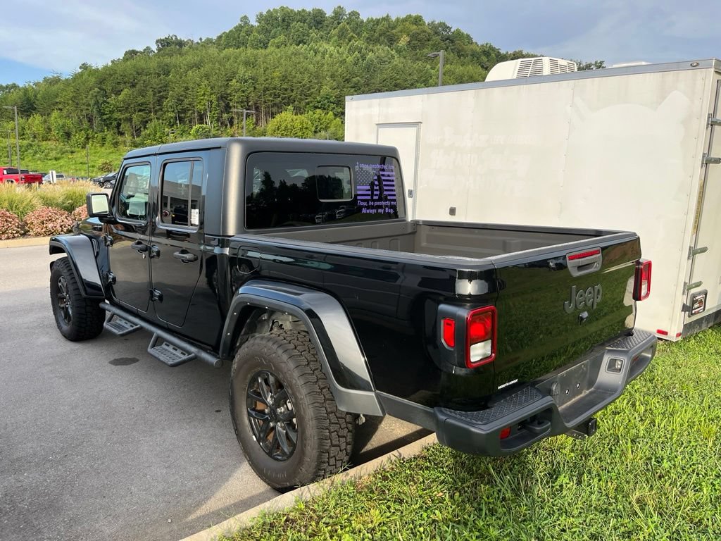 Used 2023 Jeep Gladiator Sport AWD/4WD image 3