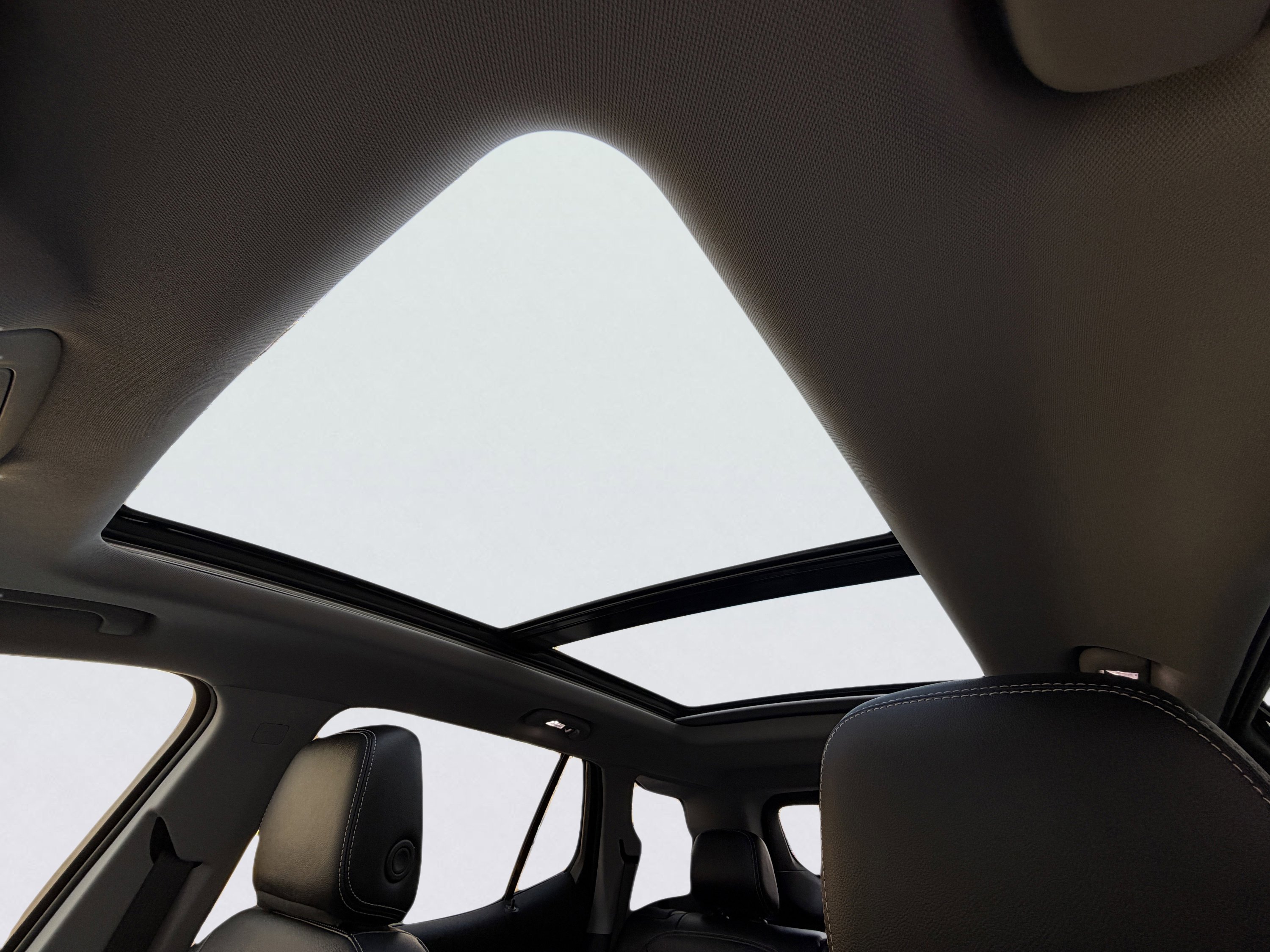 Used 2024 GMC Terrain SLT w/ Infotainment Package II image 7