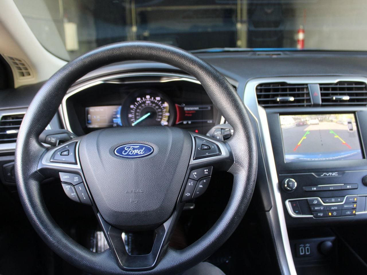 Used 2019 Ford Fusion SE FWD image 33