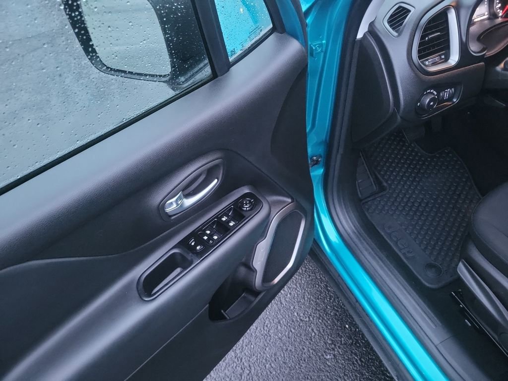 Used 2022 Jeep Renegade Latitude image 12