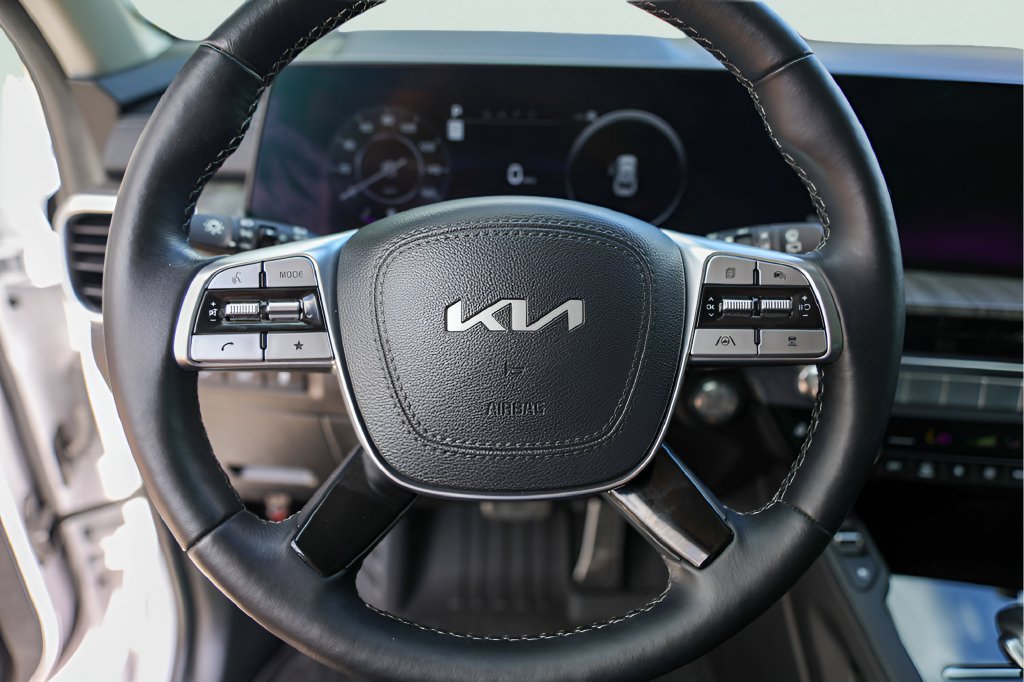 Used 2025 Kia Telluride SX w/ SX Captain's Chair Package AWD/4WD image 14