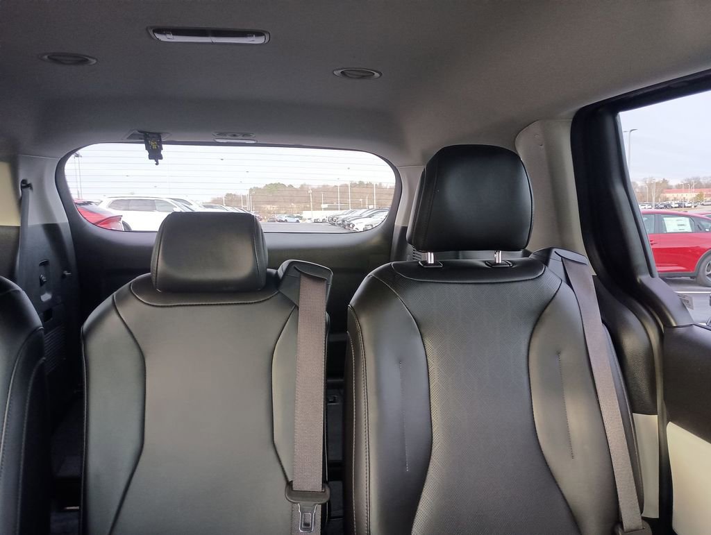 Used 2024 Kia Carnival LX image 14
