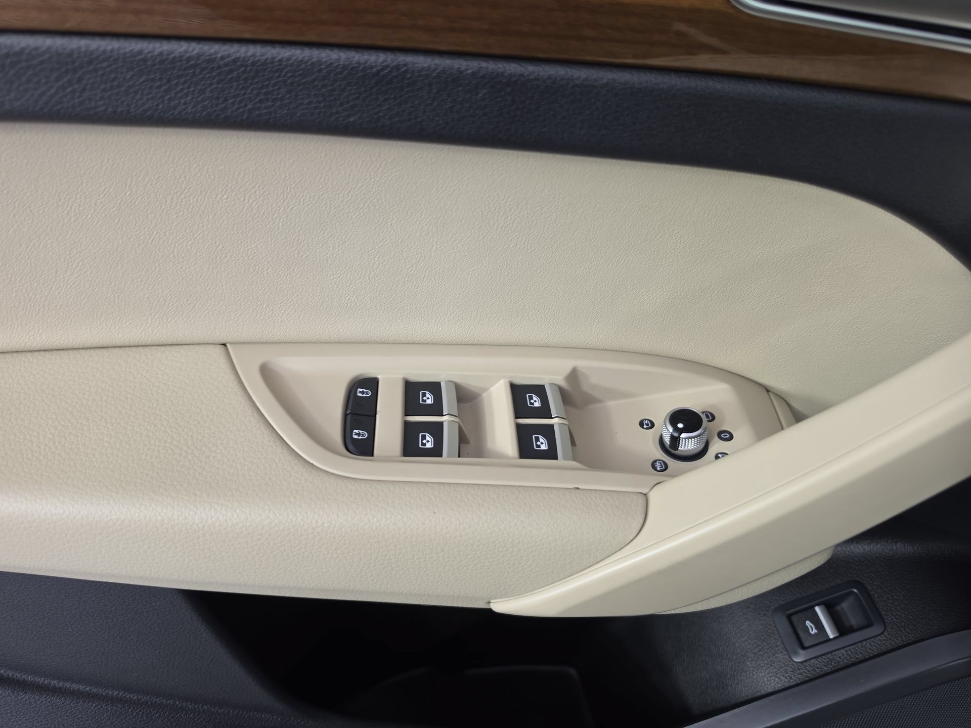 Used 2024 Audi Q5 Premium AWD/4WD image 6