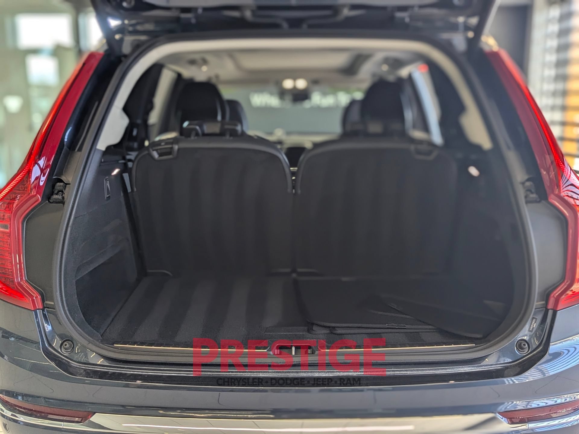 Used 2024 Volvo XC90 B6 Plus AWD/4WD image 9