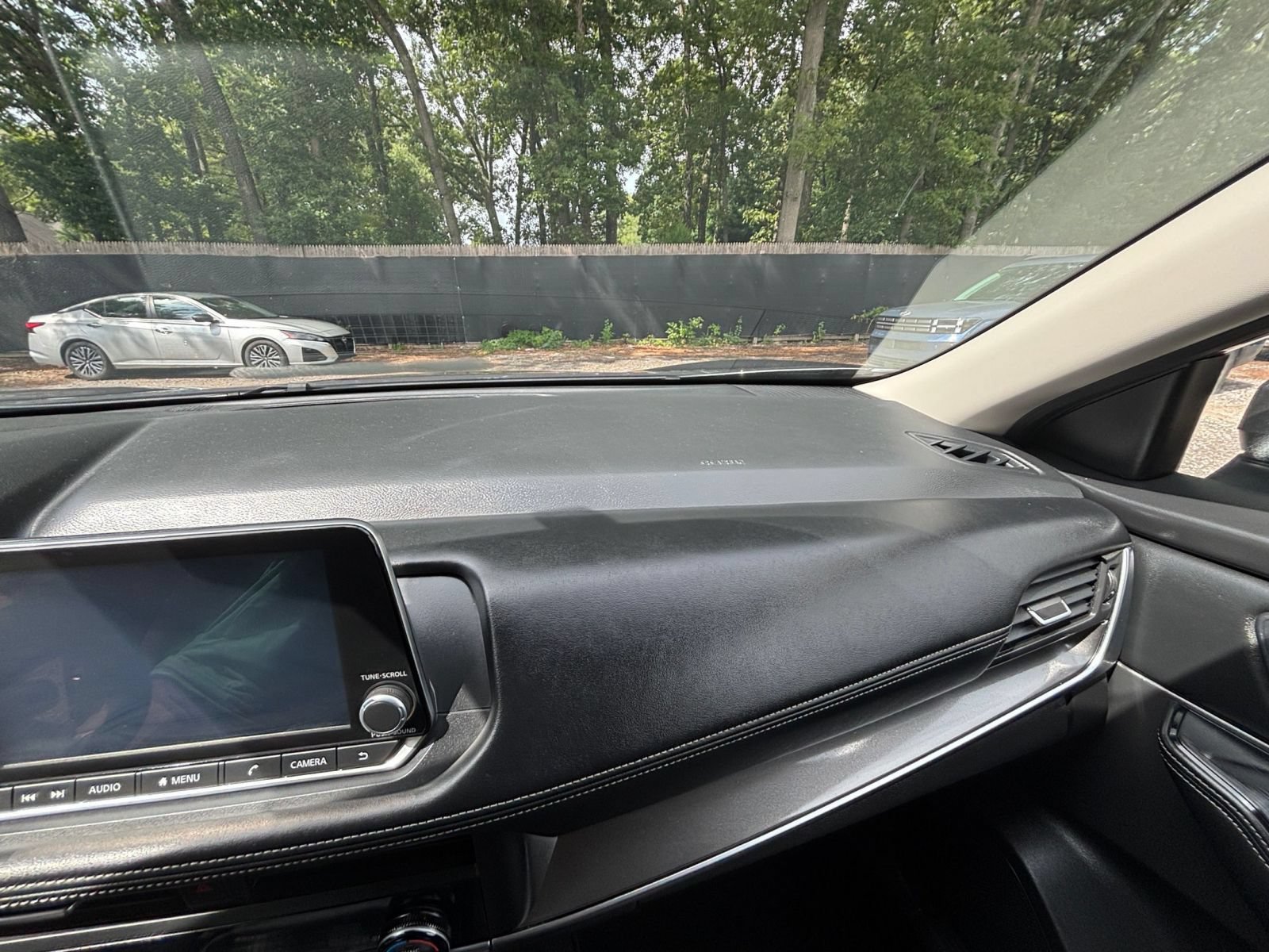 Used 2025 Nissan Rogue SV FWD image 36